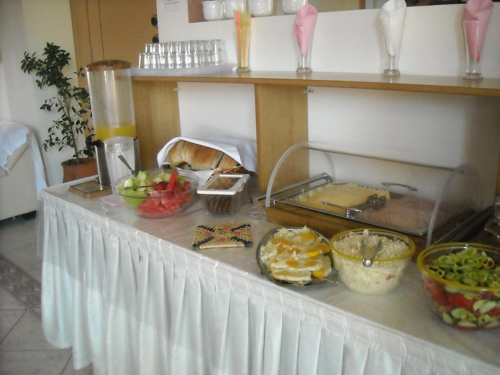 Iris Hotel Nea Kallikrateia Экстерьер фото