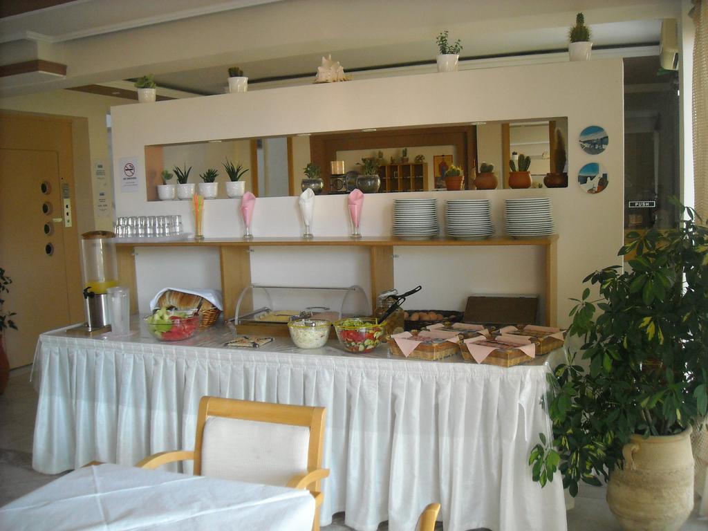 Iris Hotel Nea Kallikrateia Экстерьер фото
